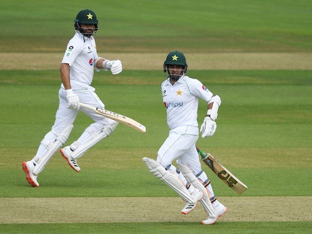 چٹاگانگ ٹیسٹ؛ پاکستان کی پہلی اننگز میں بنگلا دیش کے خلاف بیٹنگ جاری