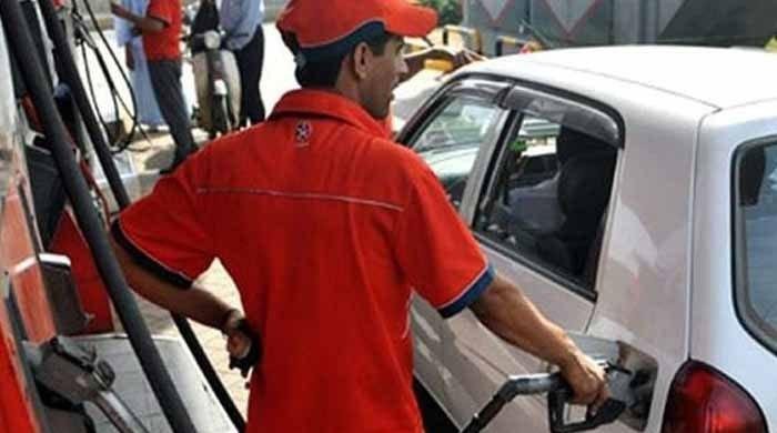 حکومت نے پیٹرول 8 روپے سے زائد مہنگا کر دیا