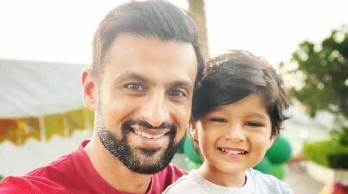 شعیب ملک کے بیٹے کی طبیعت خراب، آج تیسرا ٹی ٹوئنٹی نہیں کھیلیں گے