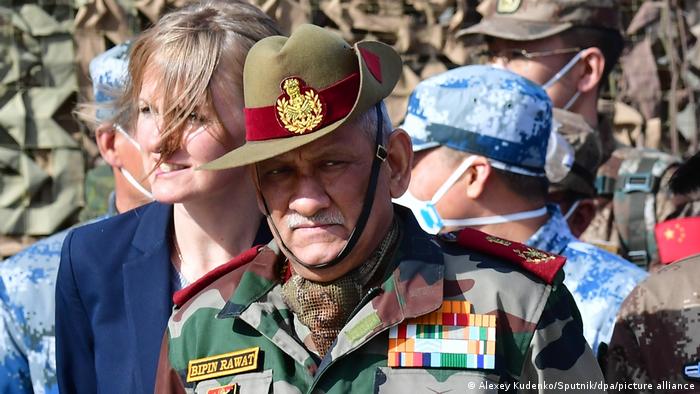 بھارت کے ملٹری چیف کا ہیلی کاپٹر گر کر تباہ، متعدد افراد ہلاک