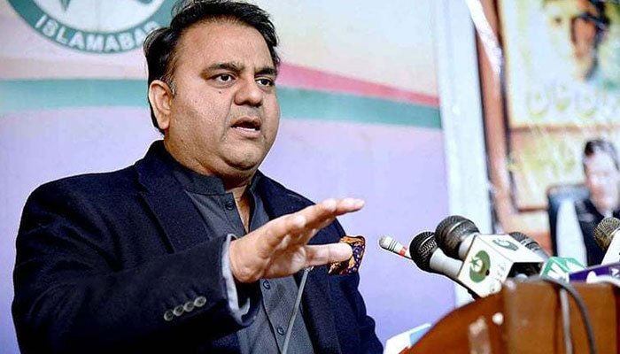 آصف زرداری نے اپنے قد سے بڑی بڑھکیں مارنی شروع کر دی ہیں: فواد چوہدری