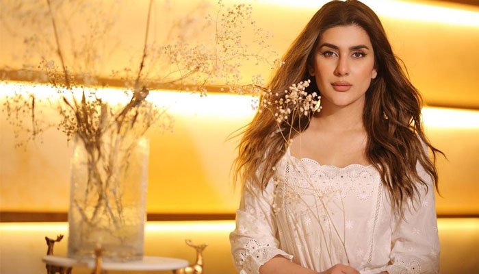 کینسر سے کیسے بچی؟ کبریٰ خان نے پوری کہانی سنا دی