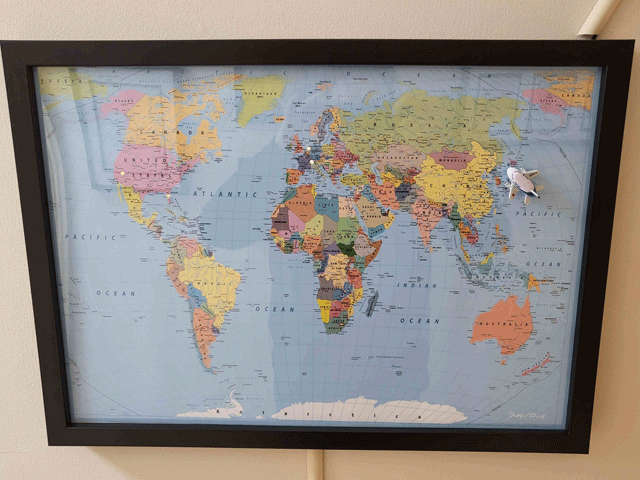 اس نقشے پر مقناطیس رکھیں اور براہِ راست اس جگہ کا منظر دیکھیں