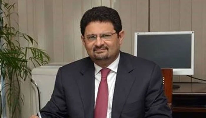 خان صاحب اتنا تو مانے کہ وہ غلامی کر رہے ہیں: مفتاح اسماعیل