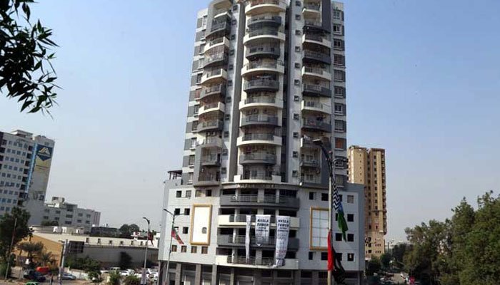 پولیس کیجانب سے نسلہ ٹاور کے ذمے داران افسران کے گھر پر چھاپوں کا سلسلہ شروع