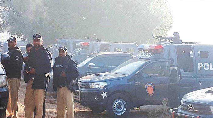 لاڑکانہ میں پولیس چھاپے کے دوران ملزمان کی فائرنگ، دو اہلکار شہید