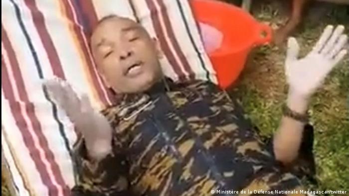 ہیلی کاپٹر کریش کے بعد وزیر نے گھنٹوں تیر کر اپنی جان بچائی