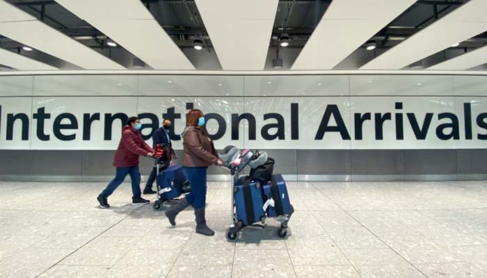 اومی کرون، برطانیہ سفر کیلئے کورونا ٹیسٹ لازم قرار