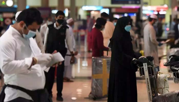 برطانیہ میں اومی کرون کا پھیلاؤ، سول ایوی ایشن کو نئی ہدایات جاری