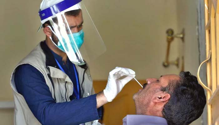 پاکستان: کورونا کیسز میں اضافہ، شرح 1.80 ہو گئی