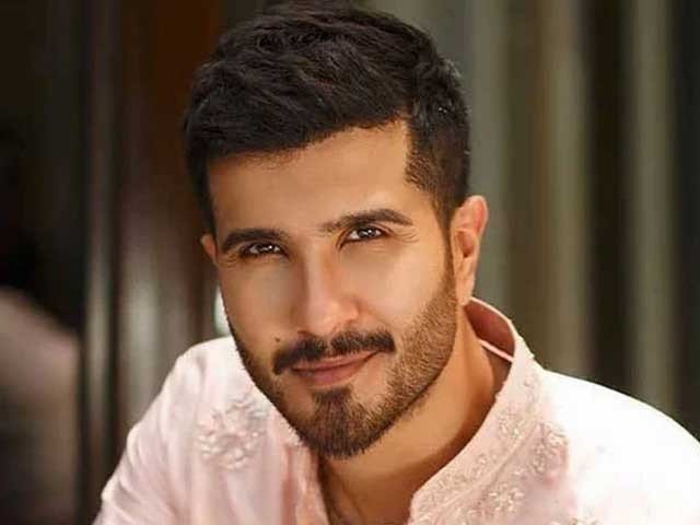 فیروز خان نے گائیکی کے میدان میں بھی قدم رکھ دیا