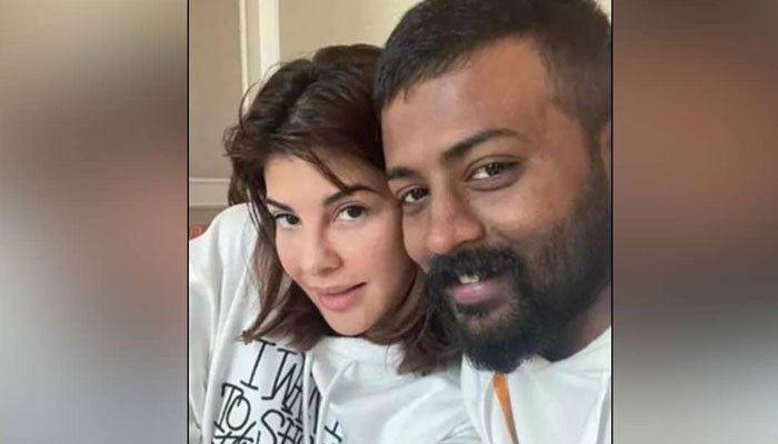 بھتہ خوری میں ملوث شخص کے ساتھ تصویر لیک، جیکولین کا ردعمل آ گیا