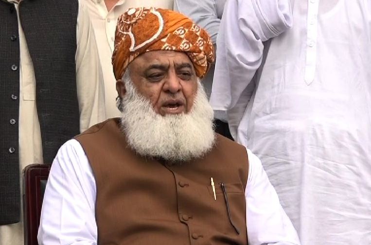 لگتا ہے سندھ کو منصوبہ بندی سے لسانیت کی طرف دھکیلا جا رہا ہے: فضل الرحمان