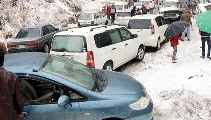 سیاحتی مقام مری میں سانحہ برپا، برفانی طوفان میں پھنس کر 22 افراد جاں بحق