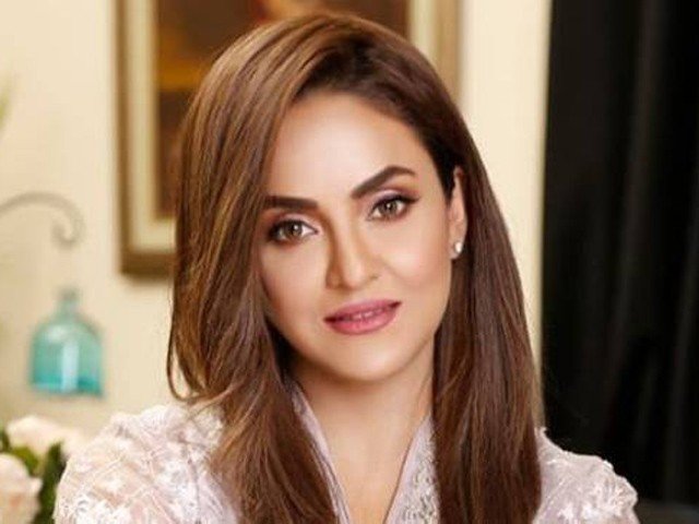 شرمیلا فاروقی کے ‘بے شرم عورت’ کہے جانے پر نادیہ خان کا ردِعمل سامنے آگیا