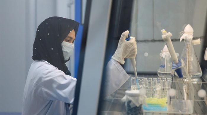 دنیا بھر میں اومی کرون سونامی کی طرح پھیلنے لگا