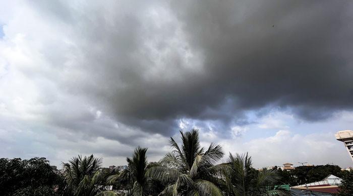 کراچی سمیت سندھ کے کئی اضلاع میں آج سے گرج چمک کیساتھ بارش کا امکان