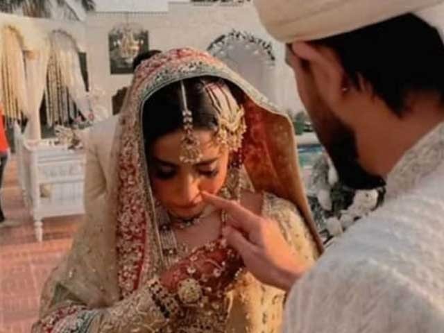 صبور علی پیا گھر سدھار گئیں، رخصتی کے وقت آبدیدہ