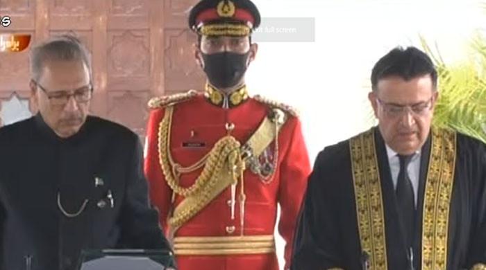 جسٹس عمر عطا بندیال نے چیف جسٹس پاکستان کے عہدے کا حلف اٹھا لیا
