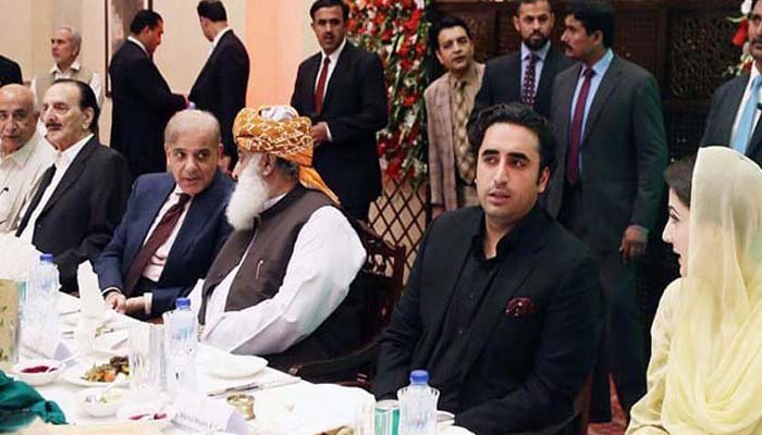 اپوزیشن کا حکومت گرانے کیلئے تحریک عدم اعتماد اور دیگر آپشنز پر بھی غور