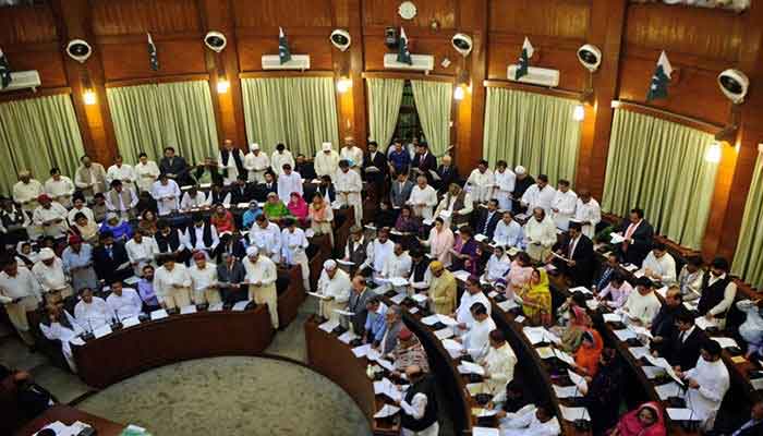 سینیٹ الیکشن میں پی ٹی آئی کو دھچکا، بائیکاٹ کے باوجود اراکین نے ووٹ کاسٹ کر دیے